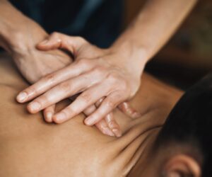 Ayurveda Back Massage with aromatherapy essential oil